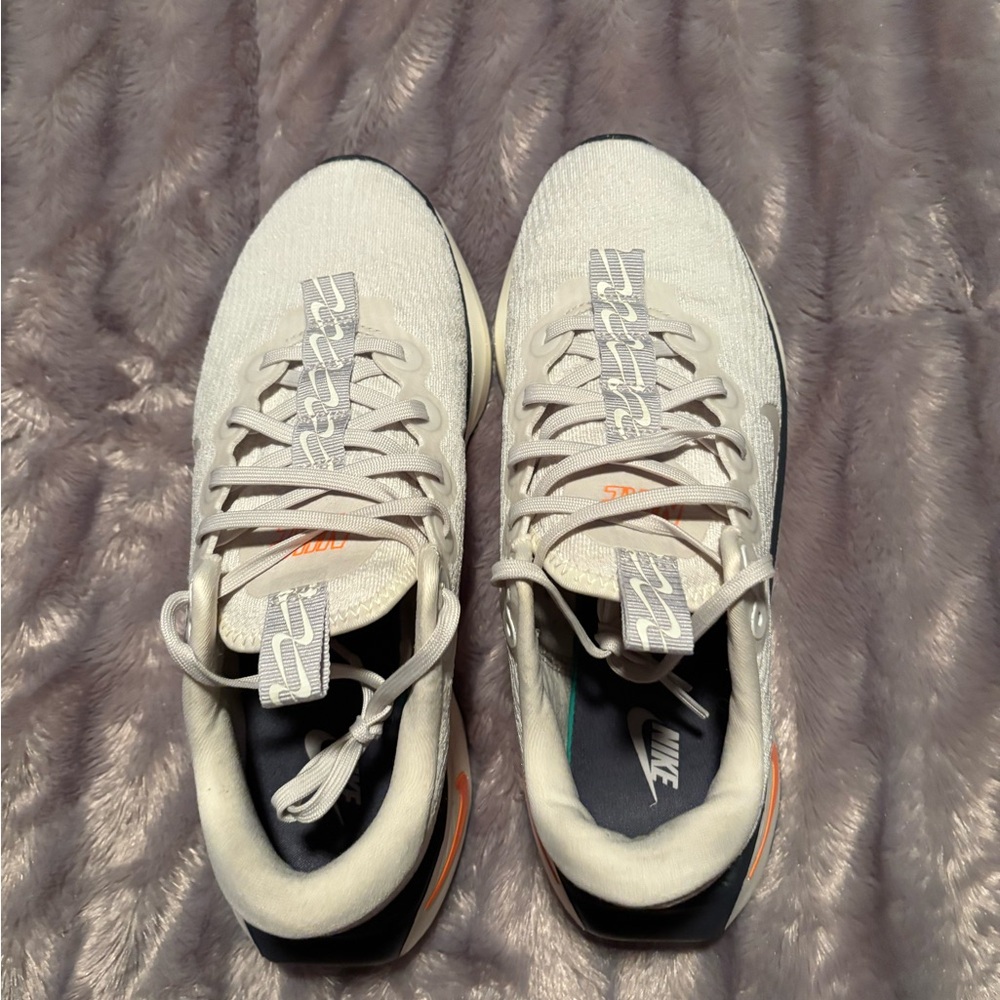 Women size 8 1/2 Nike Athletic Shoes in Cream and Orange